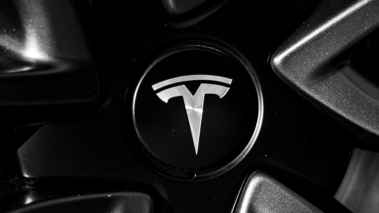 Tesla (TSLA) Stocks Fell by 2% on the Premarket due to ...